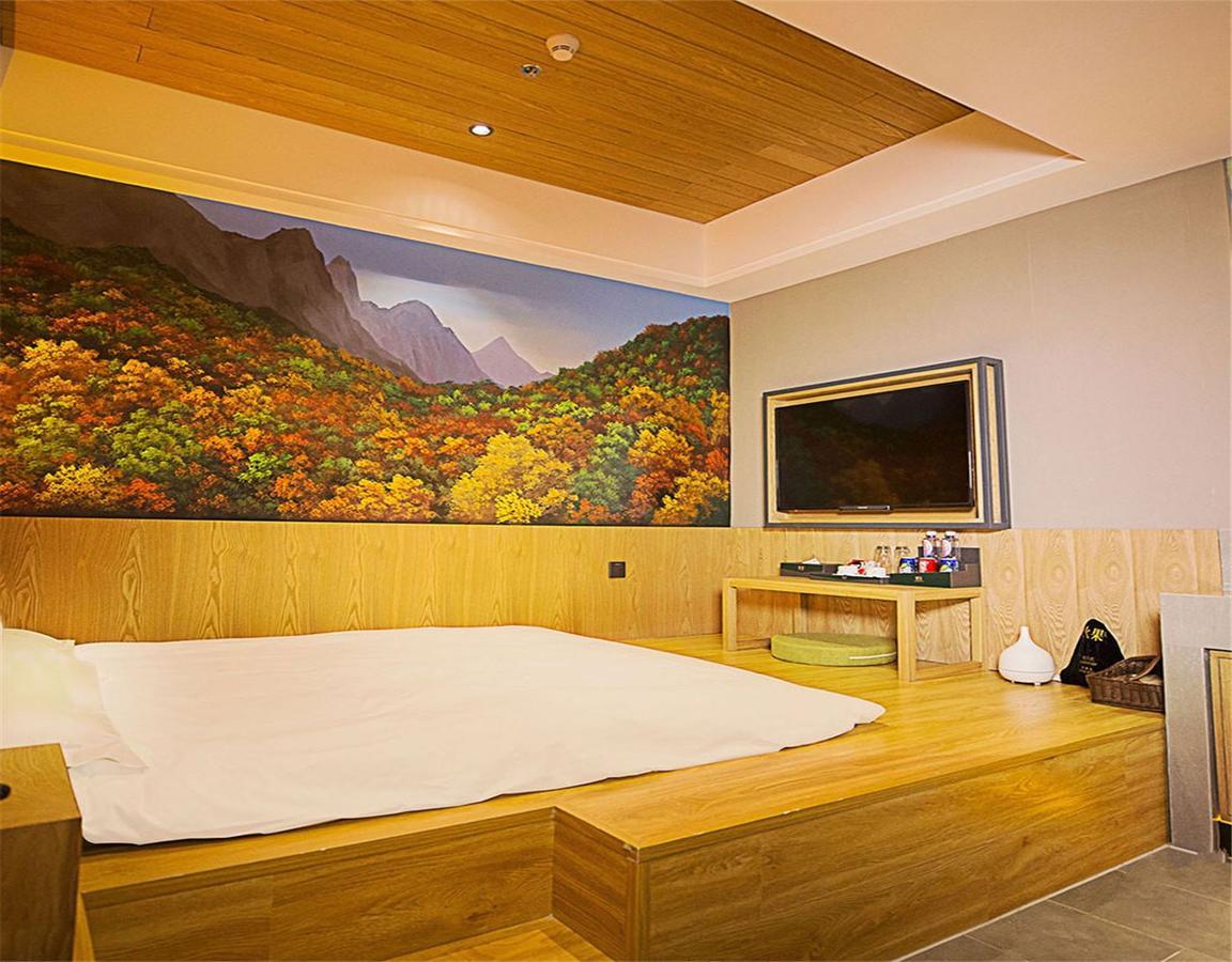 Qiu Guo Hotel Hua Mao Chaoyang  Εξωτερικό φωτογραφία