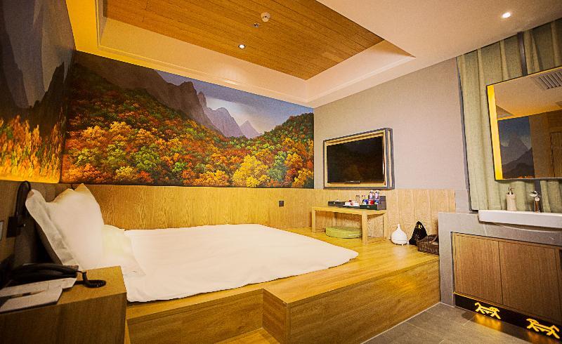 Qiu Guo Hotel Hua Mao Chaoyang  Εξωτερικό φωτογραφία